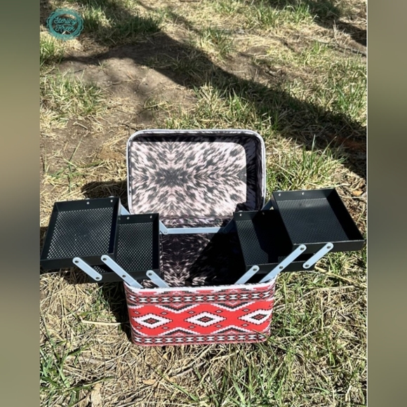 THE POCAHONTAS MAKEUP BOX - Picture 2 of 2